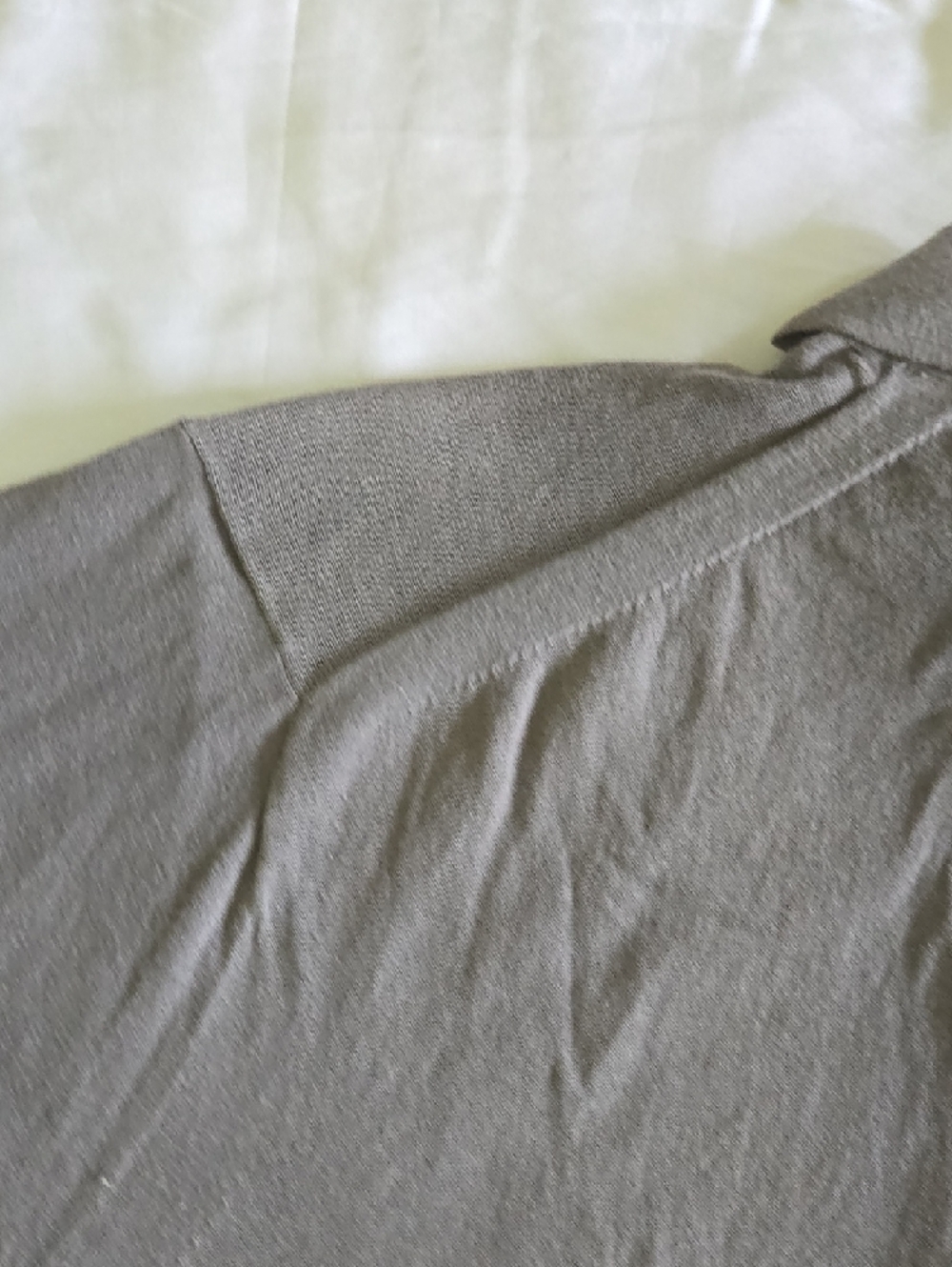 Uniqlo Men’s Polo Shirt in Olive - Picture 5 of 6